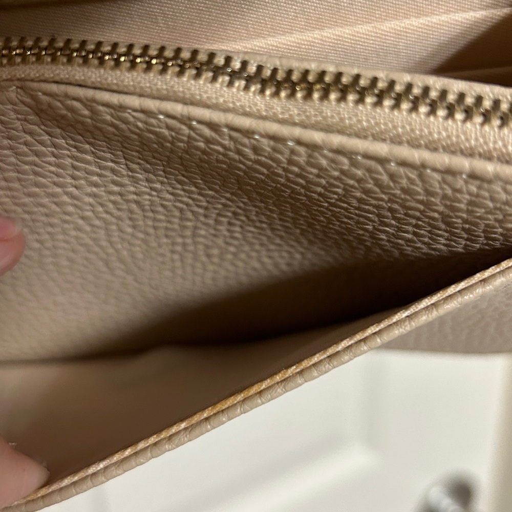BCBG Paris Quilted Crossbody Bag in Creamy Beige - Wristlet Strap Woven Chain - Picture 7 of 11